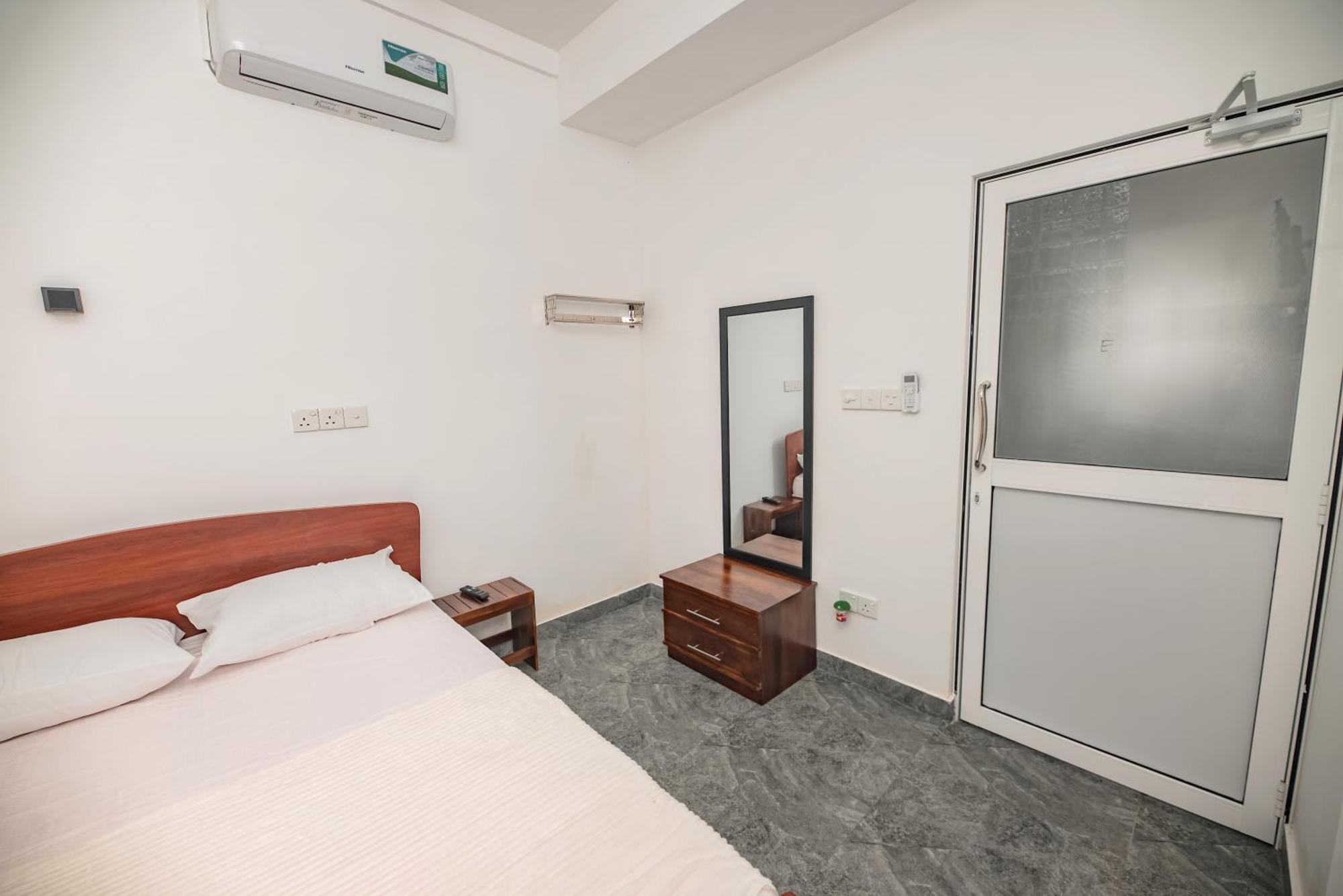 Hotel Nnr Wattala Esterno foto
