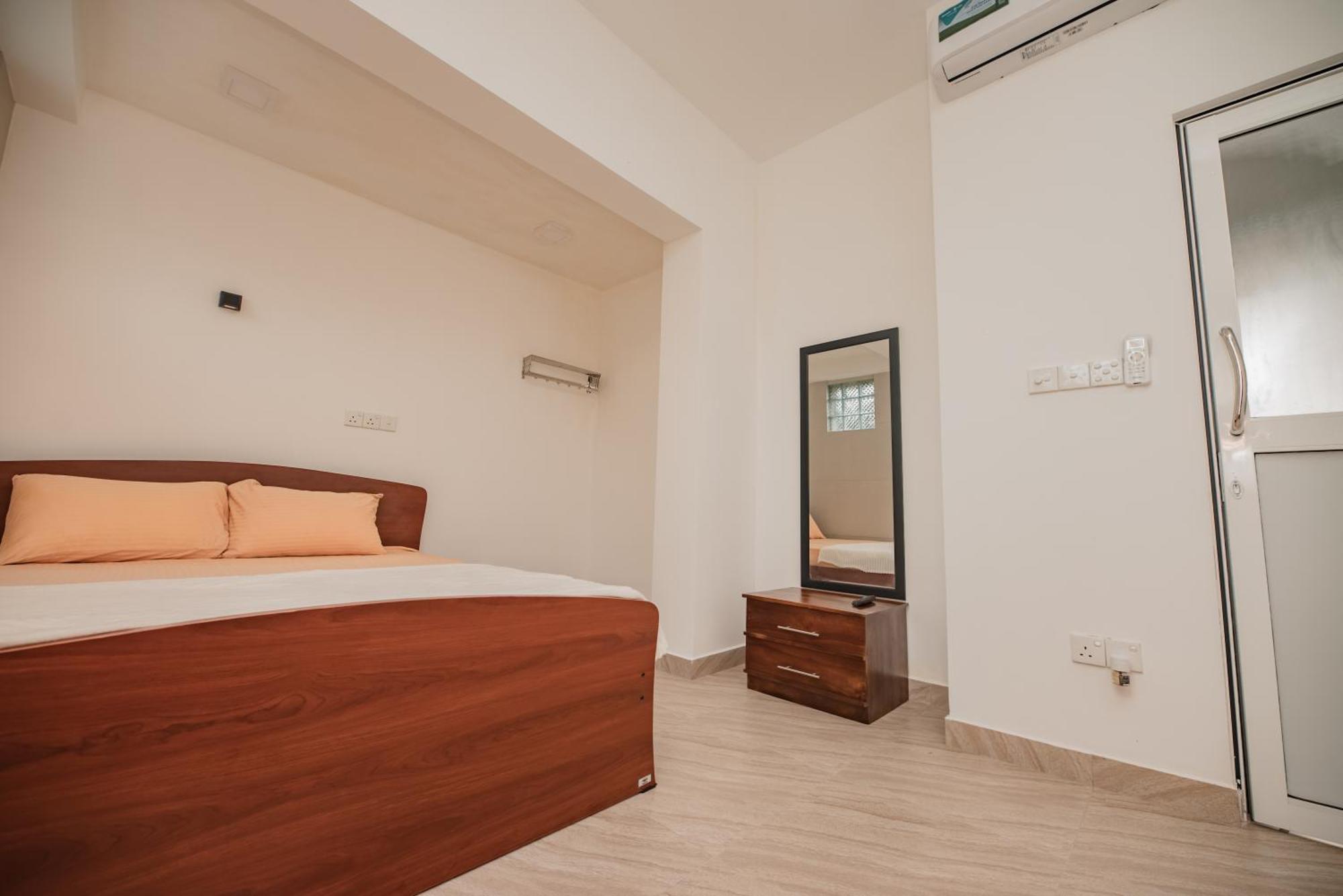 Hotel Nnr Wattala Esterno foto